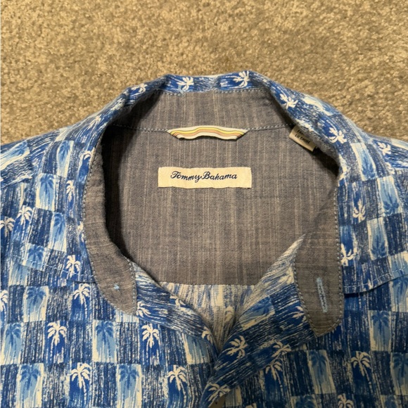 Tommy Bahama mens shirt size medium - Picture 3 of 4